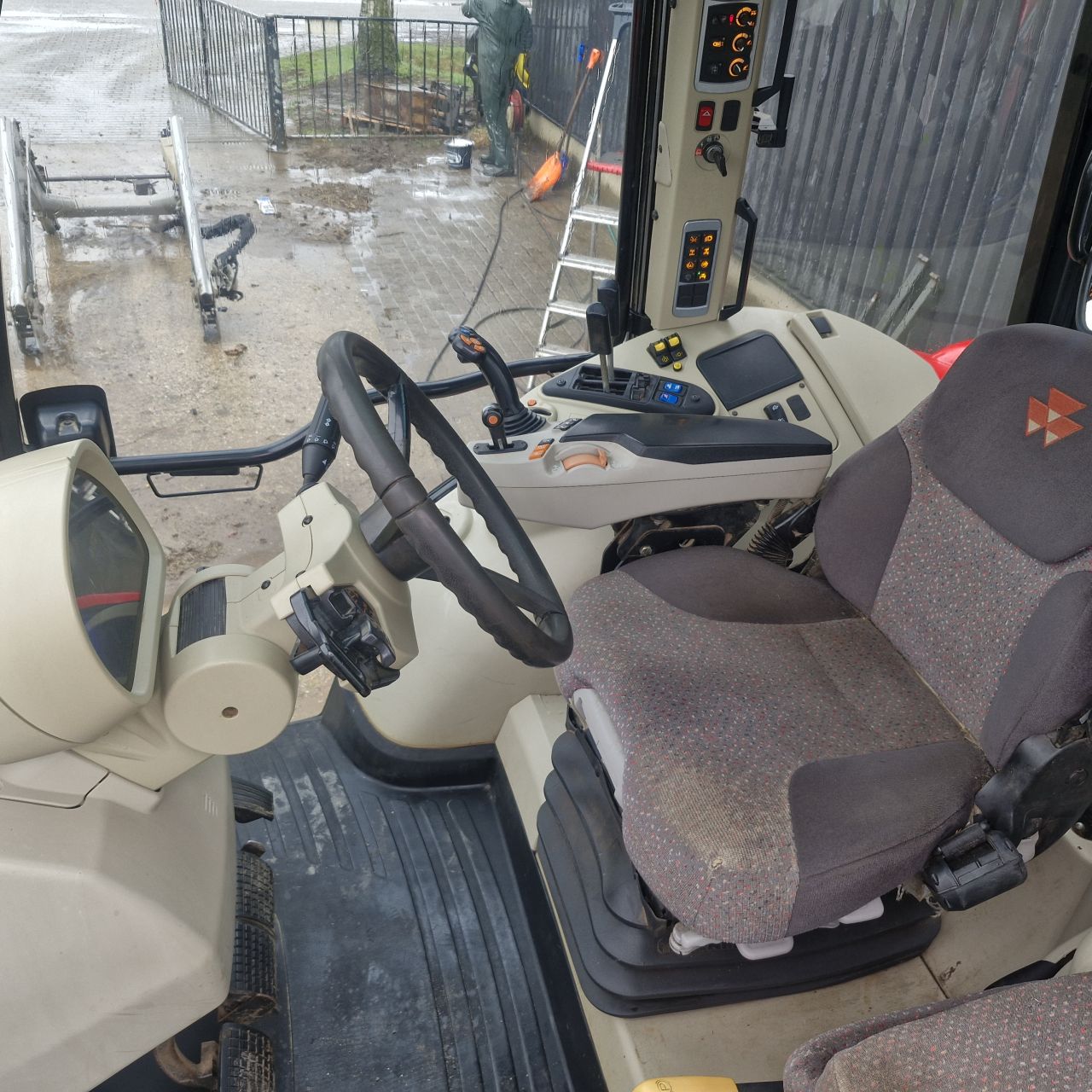 Massey ferguson 5613 Dyna 6