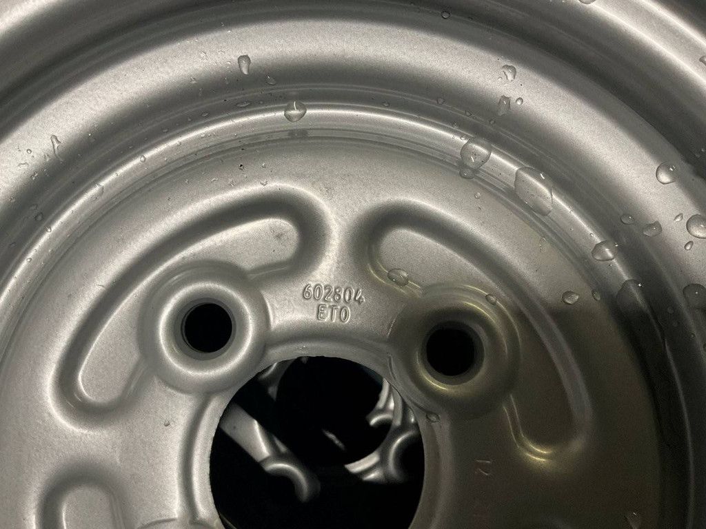 Sicherheitsreifen 145/80R10 mit neuer Felge