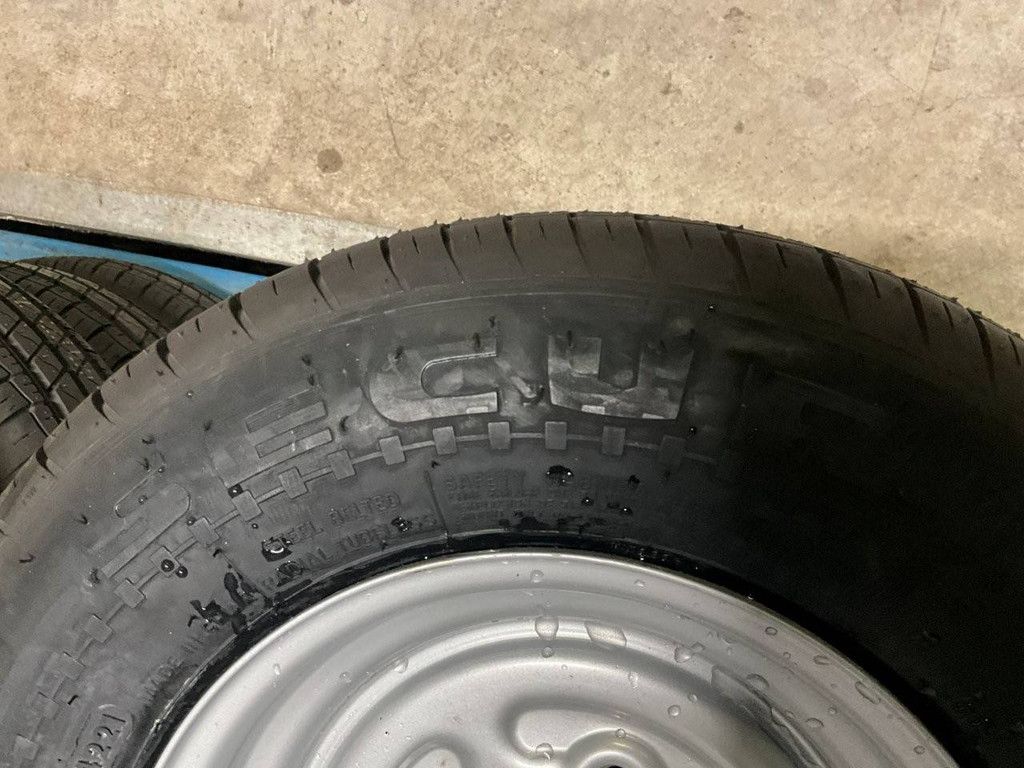 Sicherheitsreifen 145/80R10 mit neuer Felge