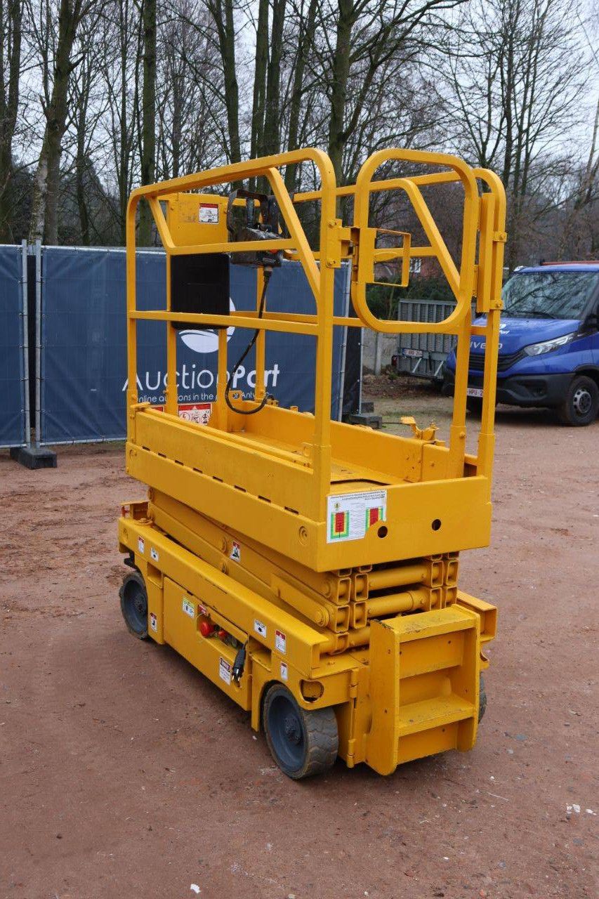 Scissor lift Haulotte OPTILUM 8 Electric 8m 2014