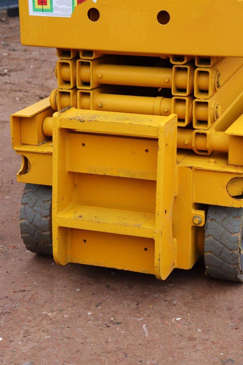 Scissor lift Haulotte OPTILUM 8 Electric 8m 2014