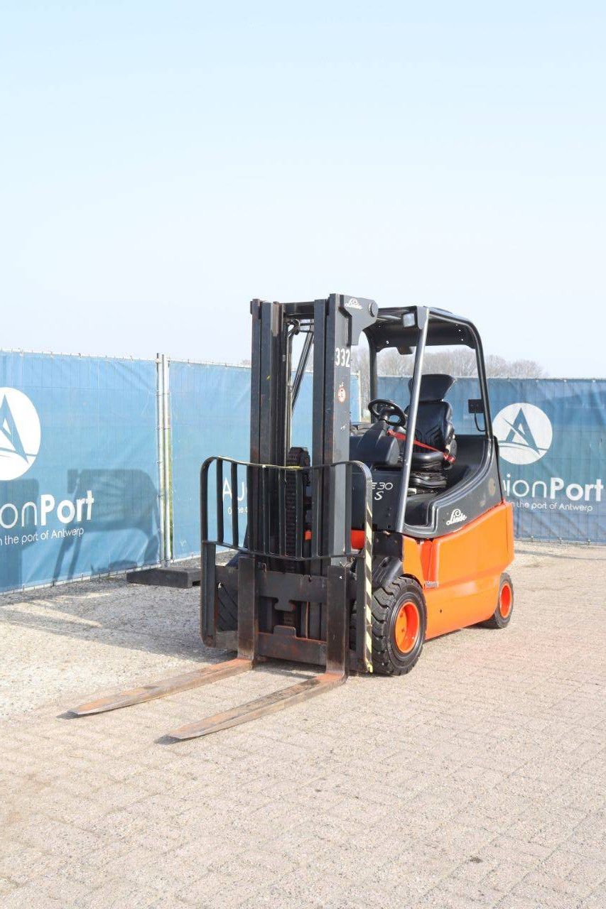 Gabelstapler Linde E30 Elektro 3000 kg 6,55 m 2005