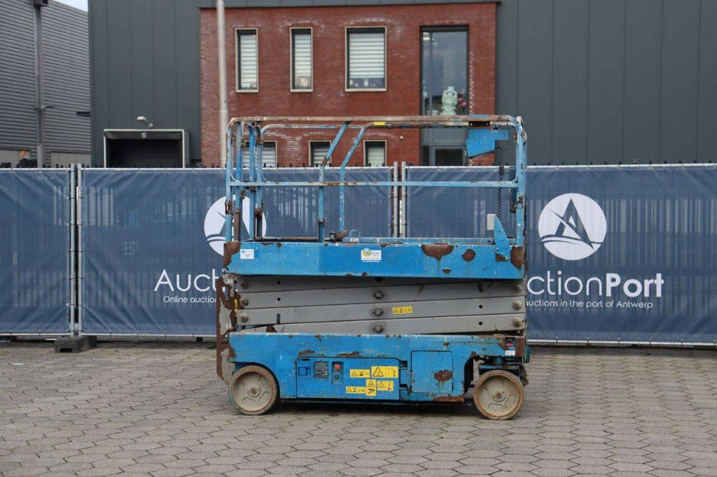 Scissor lift Genie GS-2646 Electric 9.92m 2013