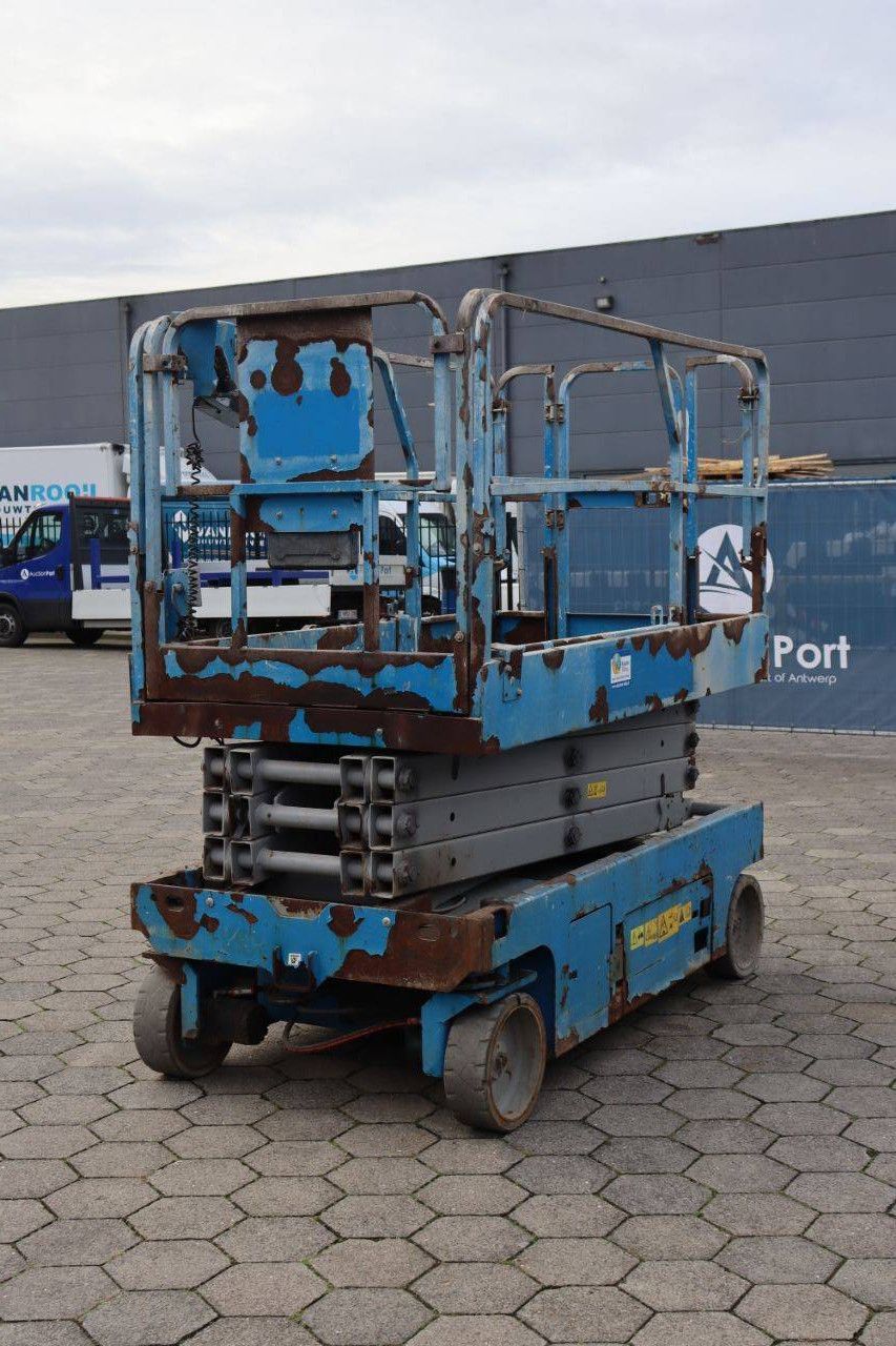 Scissor lift Genie GS-2646 Electric 9.92m 2013