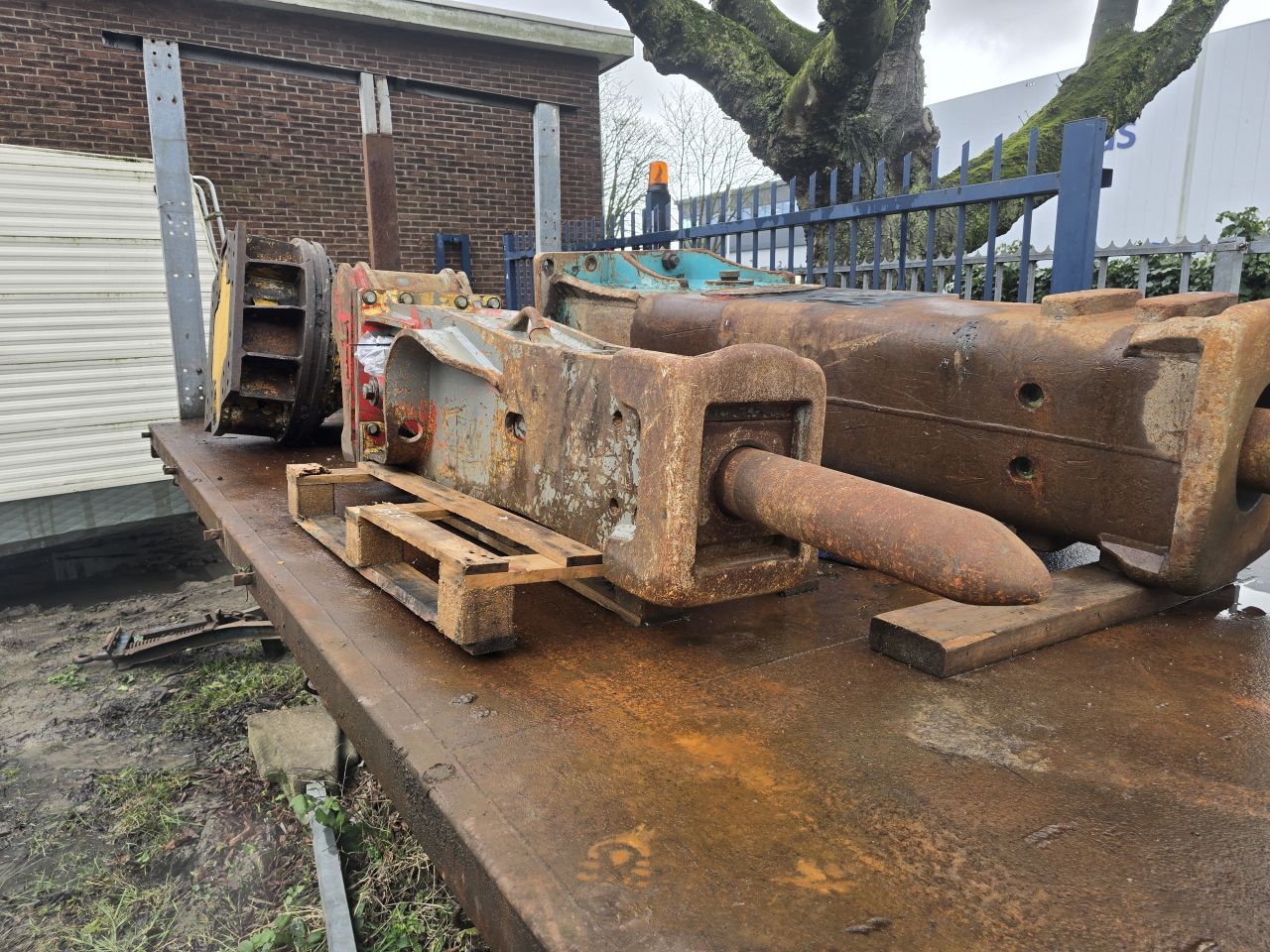 Montabert 700 hydraulische sloophamer voor 12 - 20 tons kraan