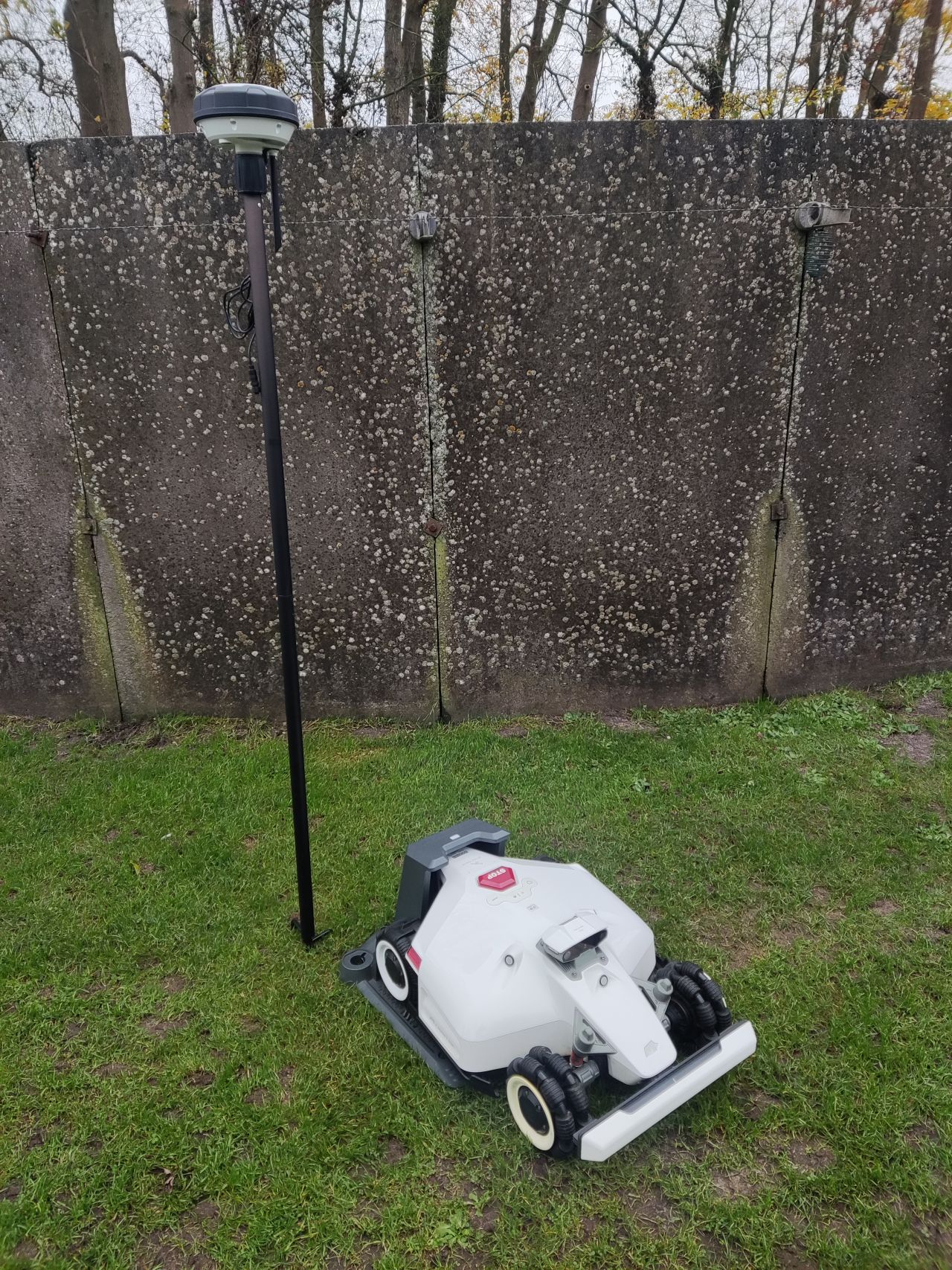 LUBA II robotmaaier (type 1000, GPS, camera, etc. DEMO)