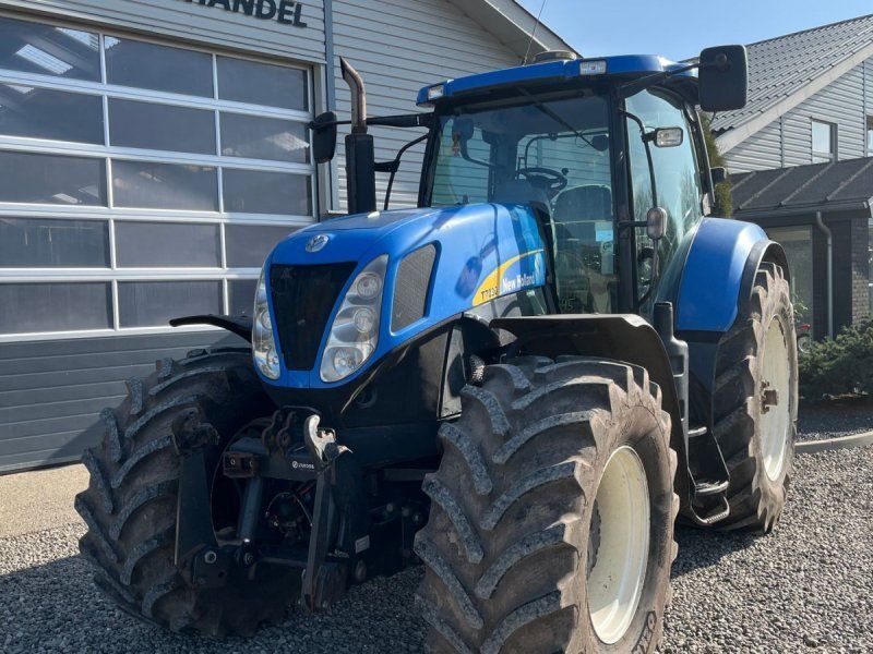 New Holland T7030 SS med frontlift