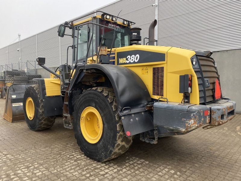 Komatsu WA380-7