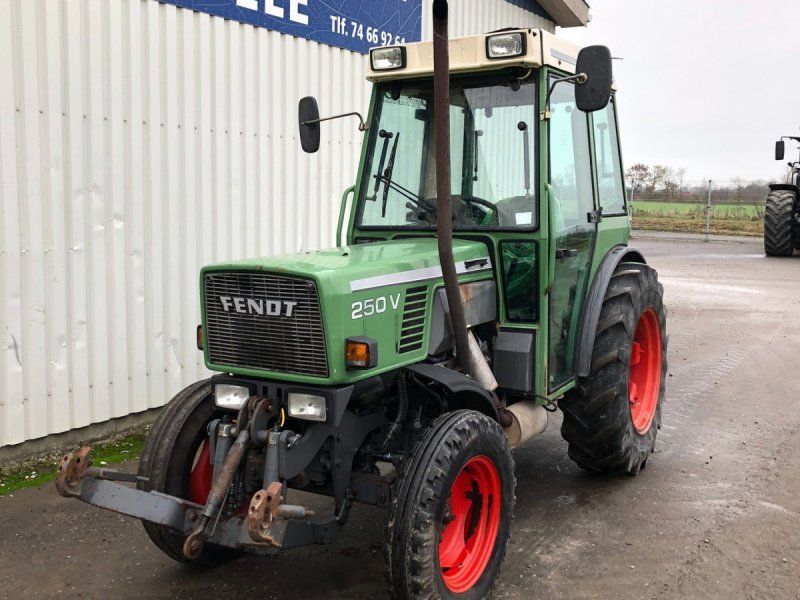 Fendt 250V Få Timer. Frontlift