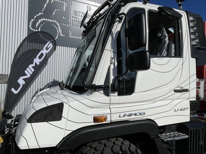 Mercedes-Benz Unimog U427 mit Werner Dpelseilwinde, Kran, Hydrostat , Zapfwe