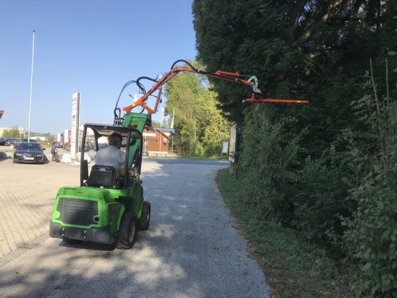 At Hydraulische Heckenschere mit Seitenhubarm