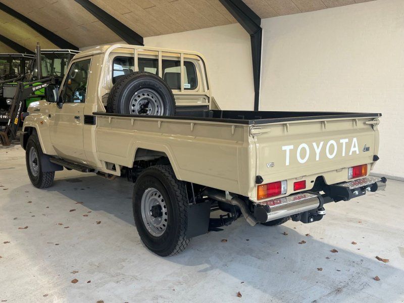 Toyota Landcruiser GRJ79