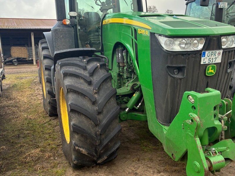 John Deere 8285R