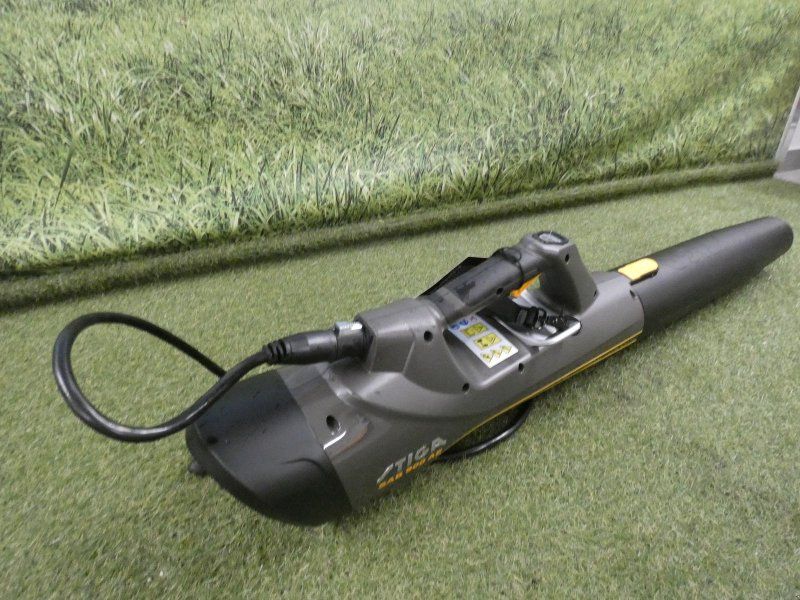 Stiga SAB 900 AE Laubbläser