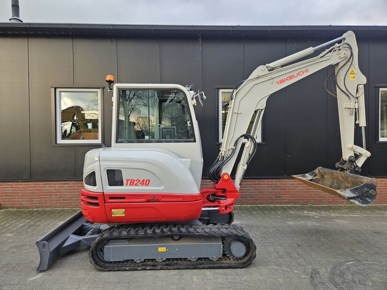 Takeuchi TB240 stage V
