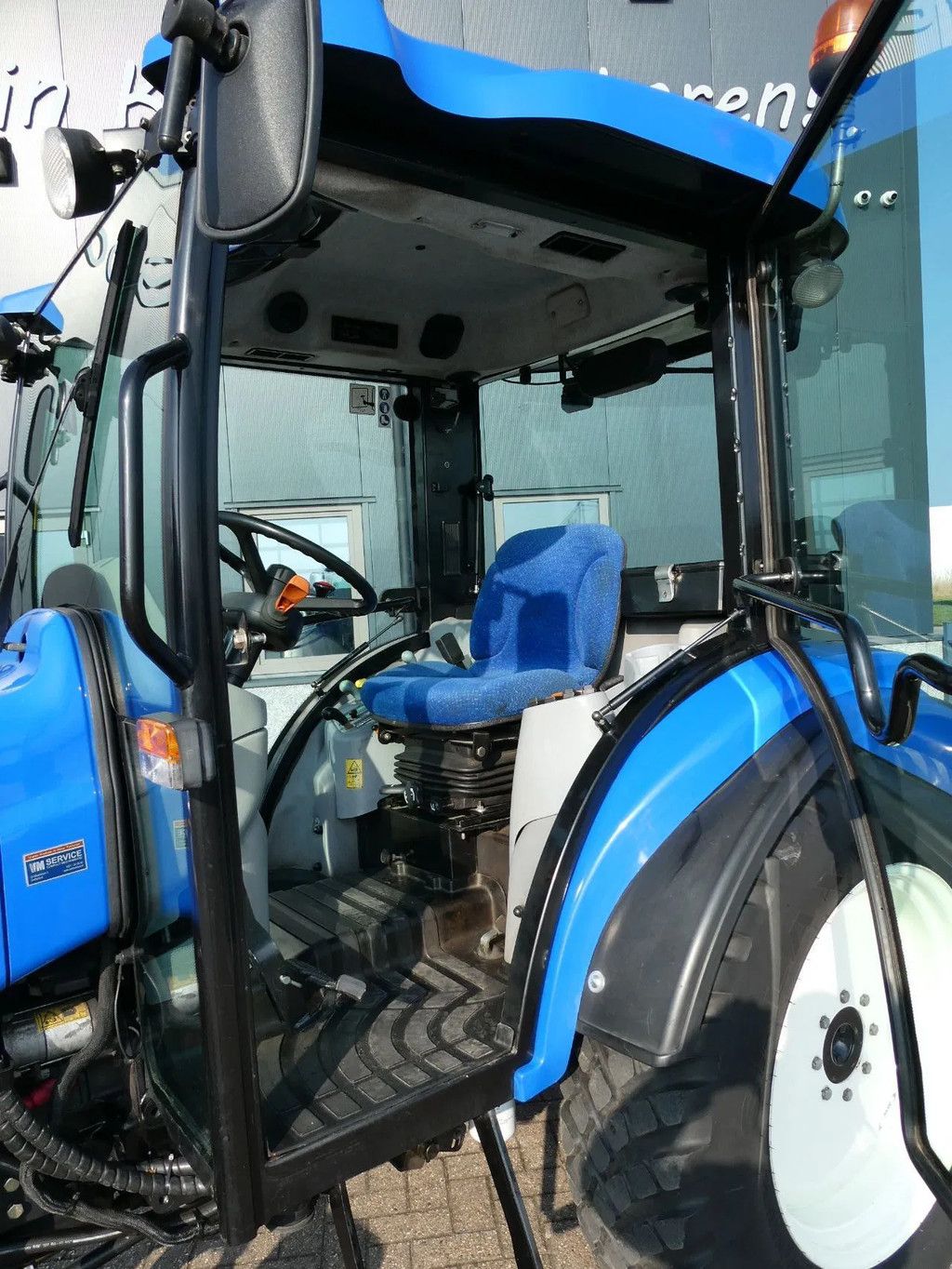 New Holland Boomer 3050 4wd CVT / 03793 Draaiuren / Full Options