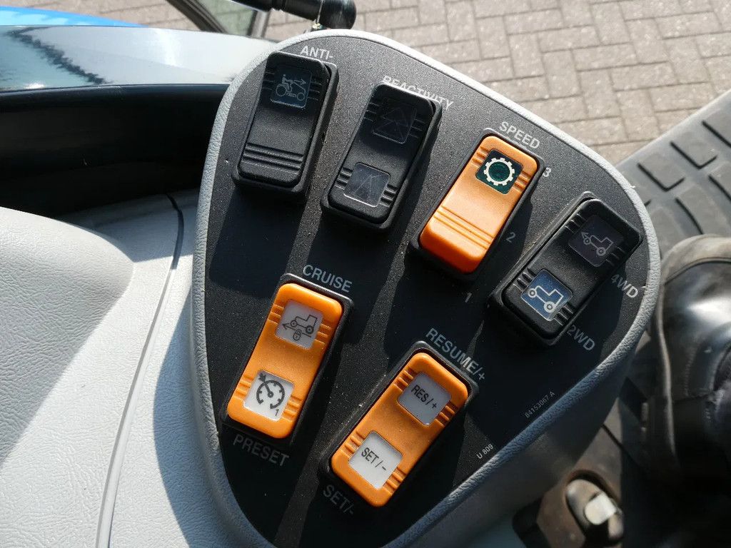 New Holland Boomer 3050 4wd CVT / 03793 Draaiuren / Full Options