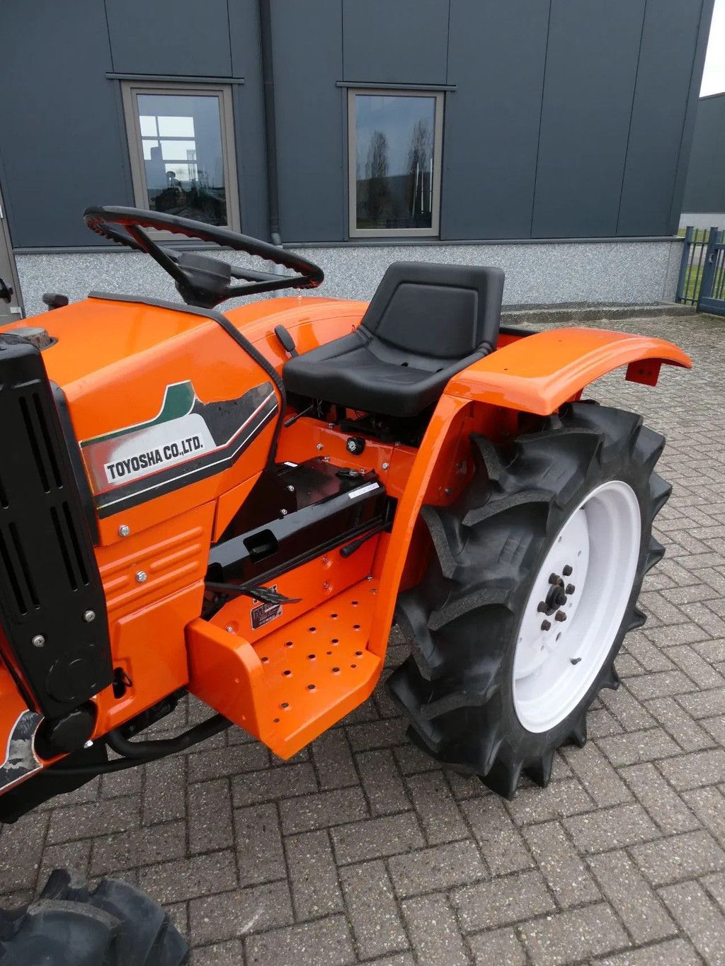 Hinomoto E1804 4wd / 1683 Draaiuren / Miditrekker