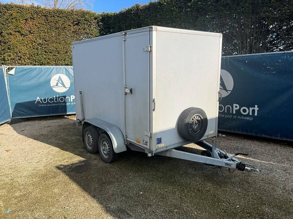 Closed Trailer Saris 2000kg 302x150x182cm