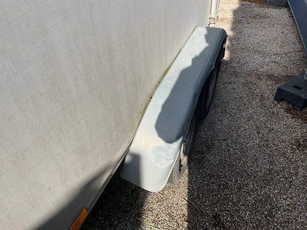 Closed Trailer Saris 2000kg 302x150x182cm