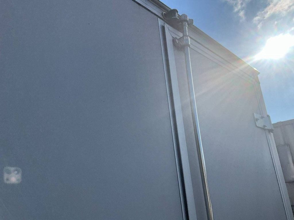 Closed Trailer Saris 2000kg 302x150x182cm