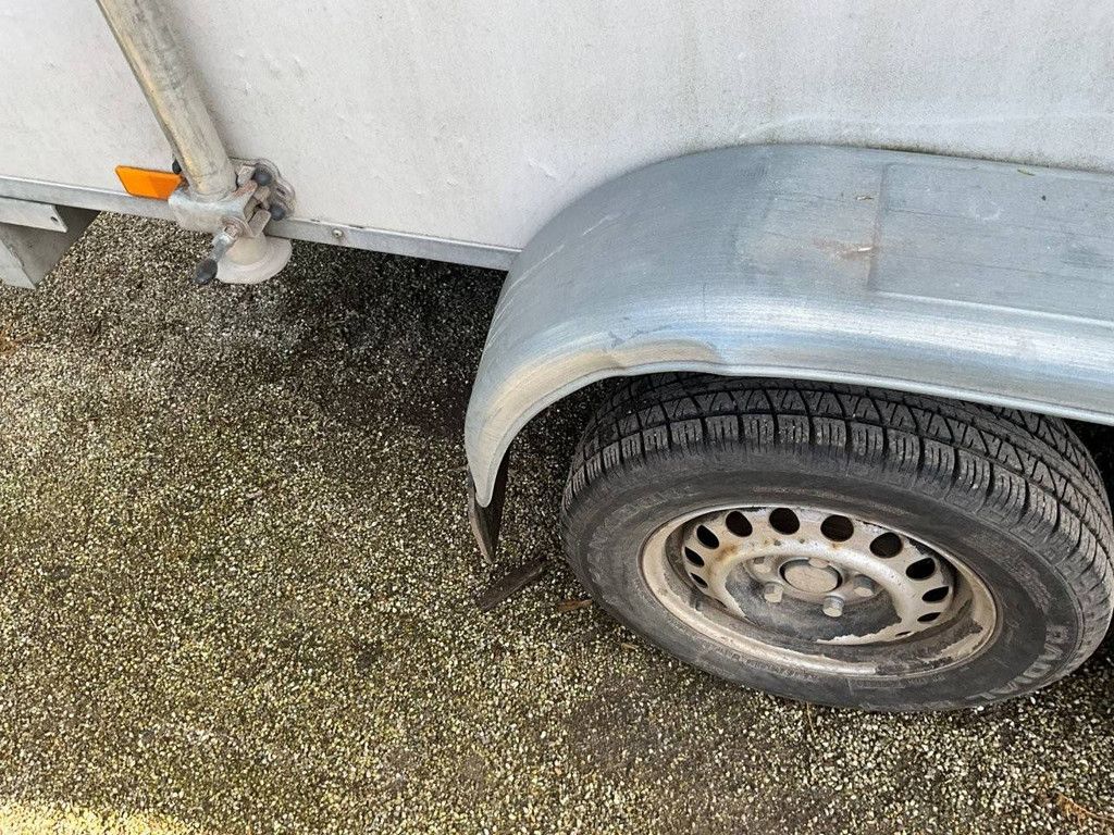 Closed Trailer Saris 2000kg 302x150x182cm