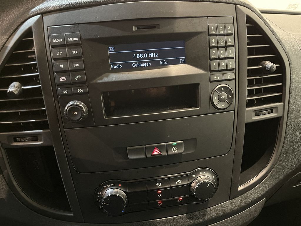 Mercedes-Benz Vito 114 CDI Lang / Euro 6 / Servicebus / Sortimo inrichting / Airco / Cruise Control / Trekhaak / PDC / 3-Zits /