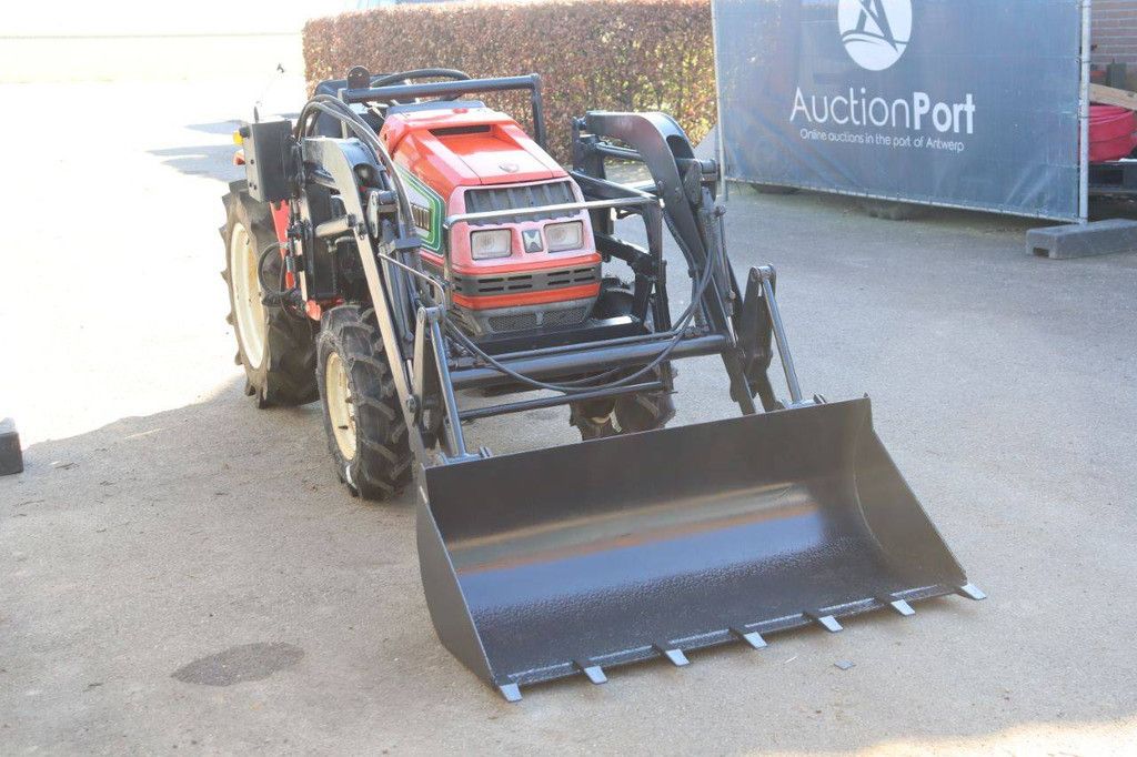 Minitractor Hinomoto CX18 Diesel met Voorlader 18pk