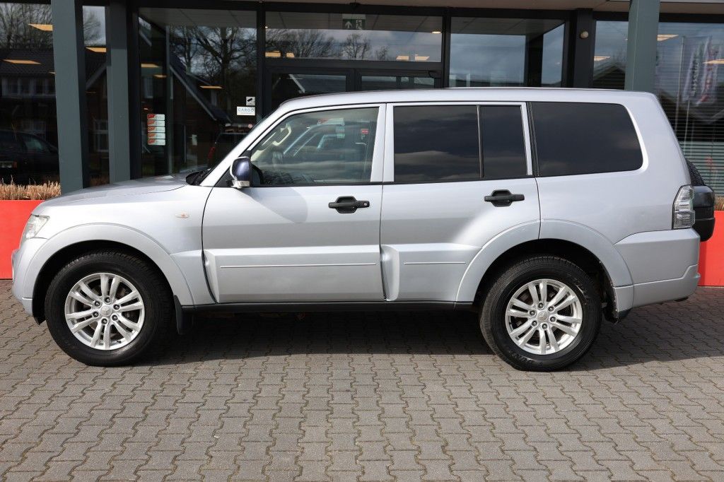 Mitsubishi Pajero 3.2 DID 5DRS A/T VAN
