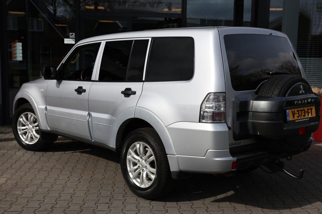 Mitsubishi Pajero 3.2 DID 5DRS A/T VAN