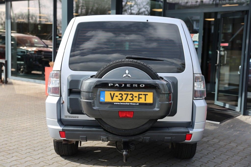 Mitsubishi Pajero 3.2 DID 5DRS A/T VAN