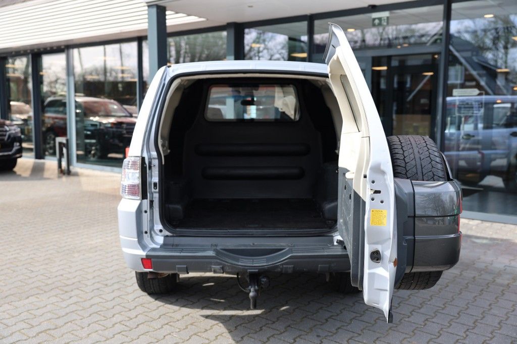 Mitsubishi Pajero 3.2 DID 5DRS A/T VAN