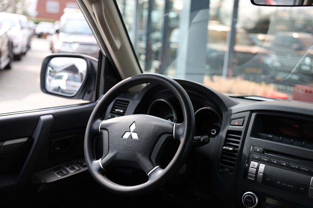 Mitsubishi Pajero 3.2 DID 5DRS A/T VAN