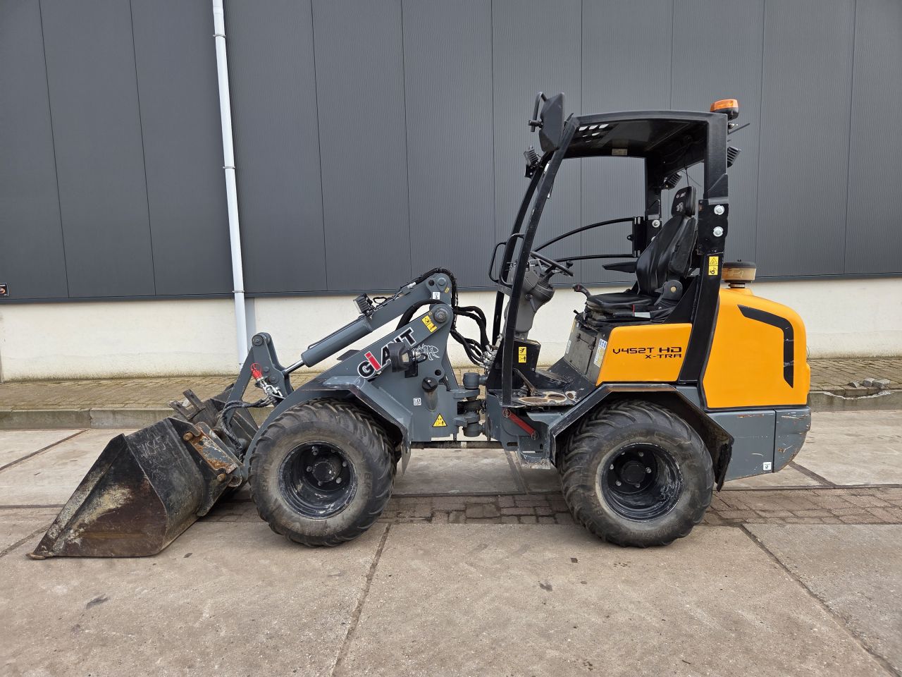 Giant V452T X-tra HD