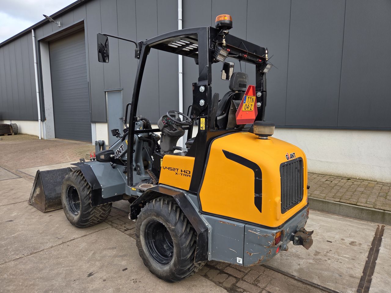 Giant V452T X-tra HD