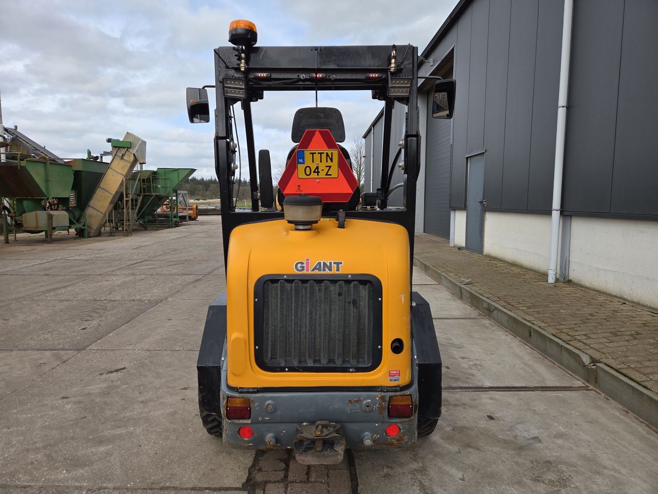 Giant V452T X-tra HD