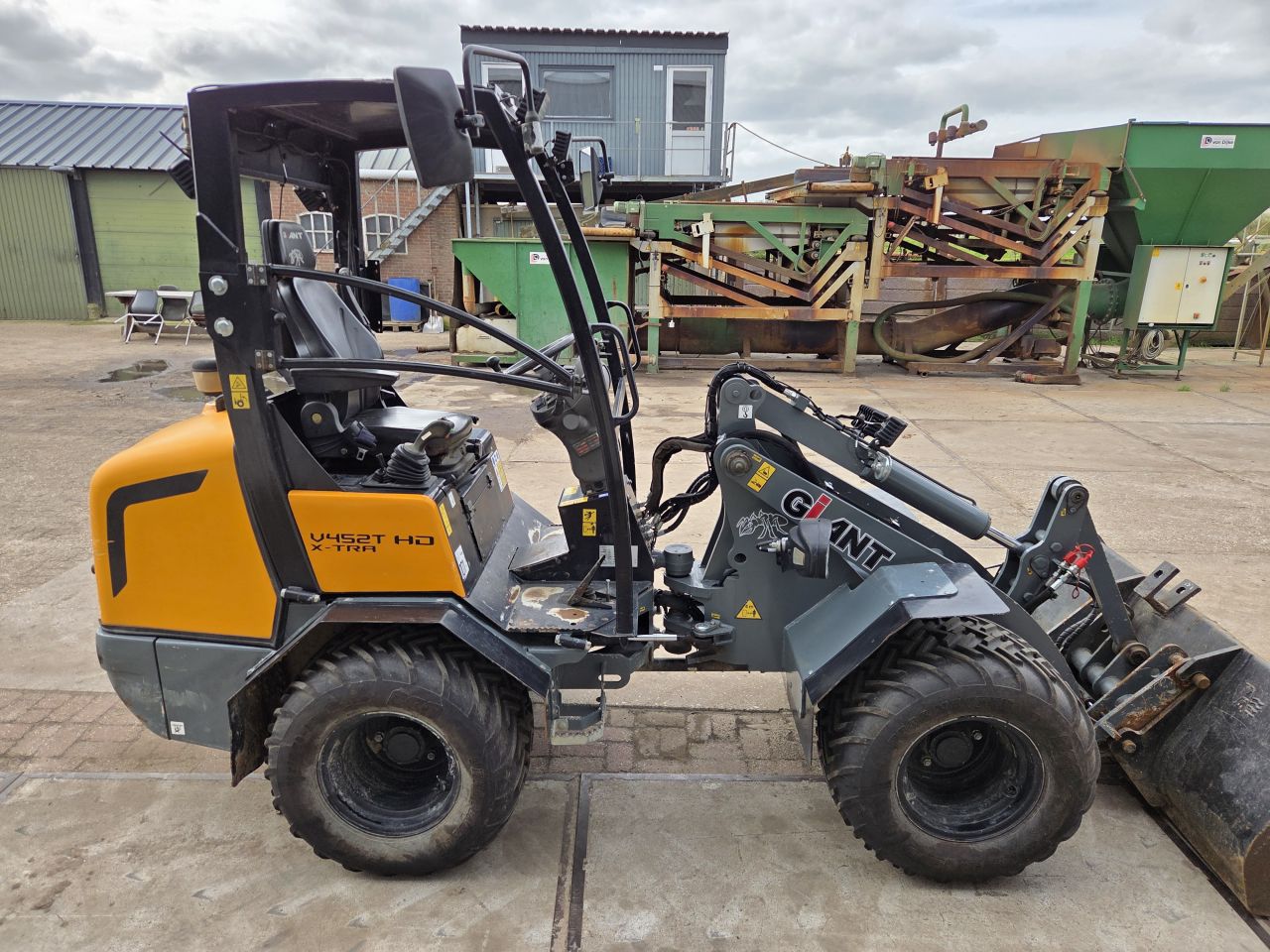 Giant V452T X-tra HD