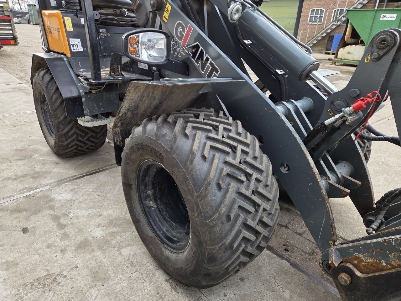 Giant V452T X-tra HD