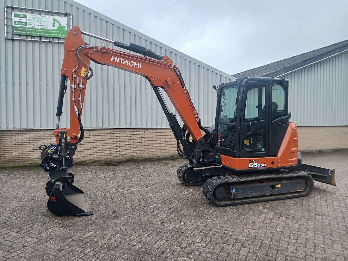 Hitachi ZX65USB-6 CLR 2023