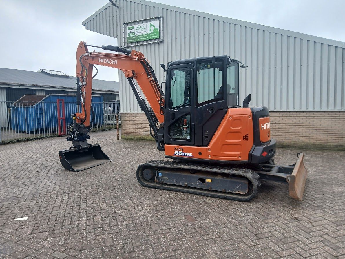 Hitachi ZX65USB-6 CLR 2023
