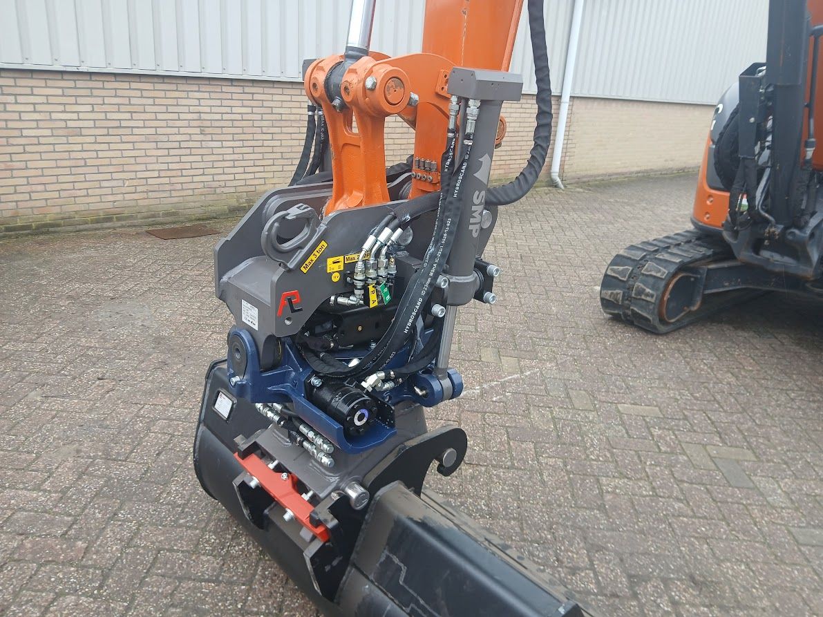 Hitachi ZX65USB-6 CLR 2023