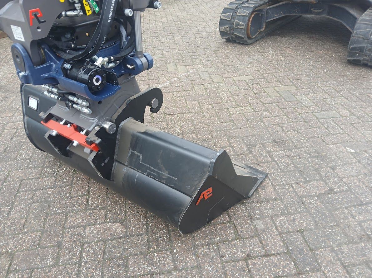 Hitachi ZX65USB-6 CLR 2023