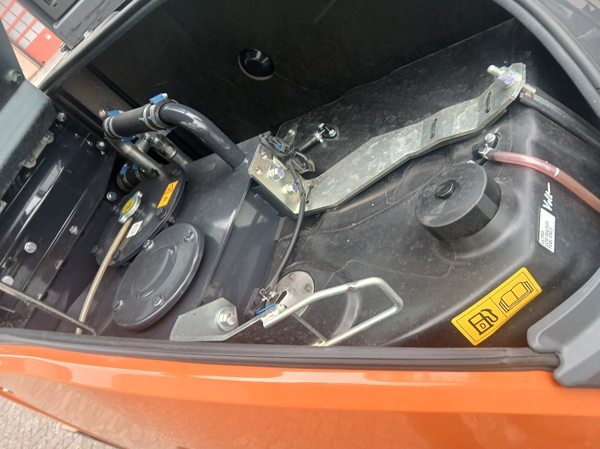 Hitachi ZX65USB-6 CLR 2023