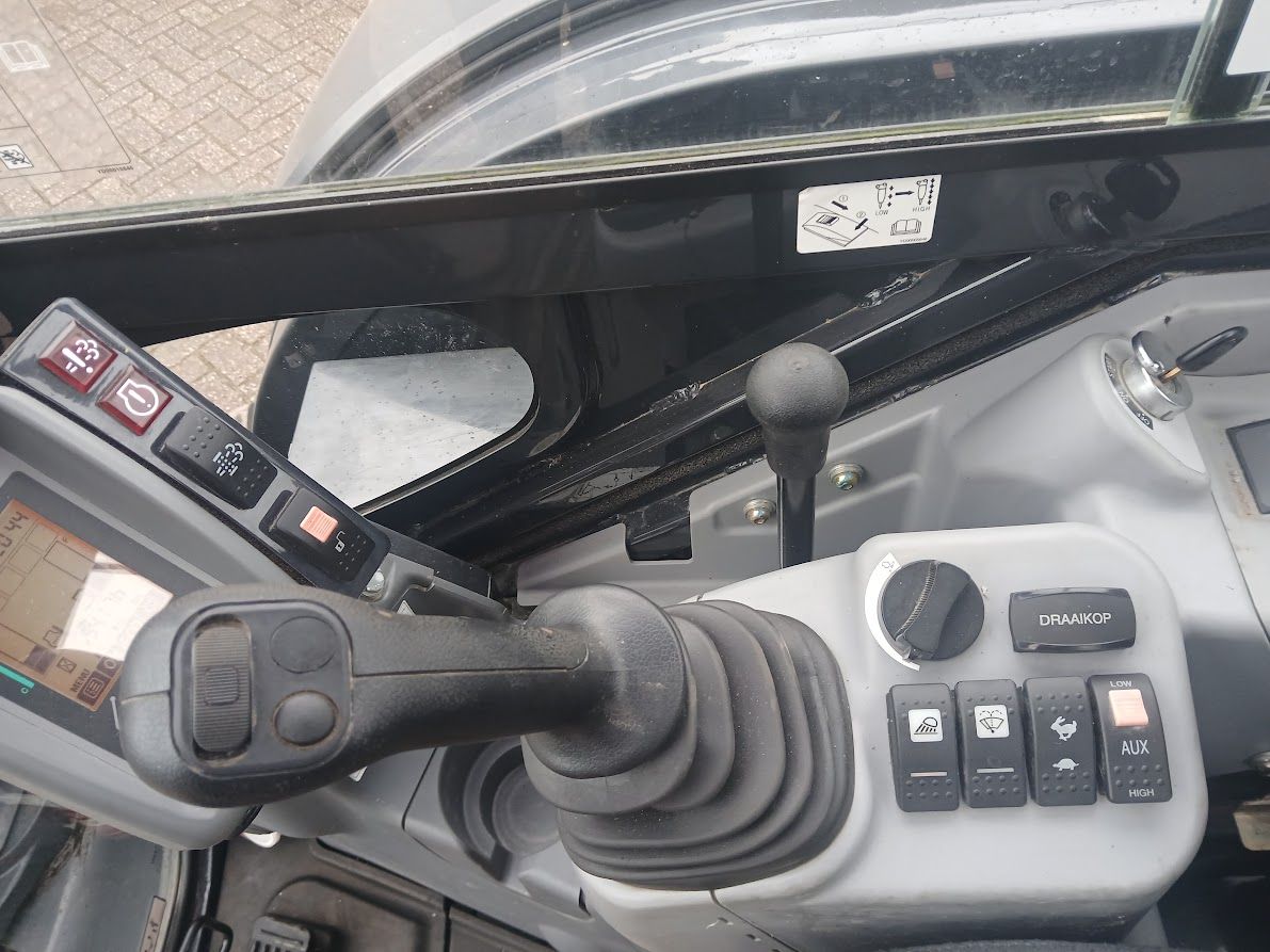 Hitachi ZX65USB-6 CLR 2023