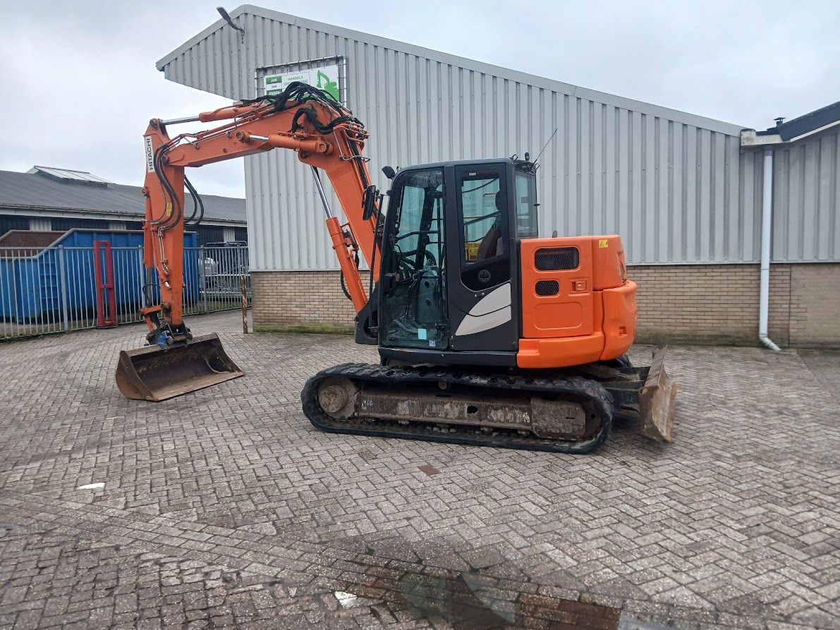 Hitachi ZX85USB-5A 2017