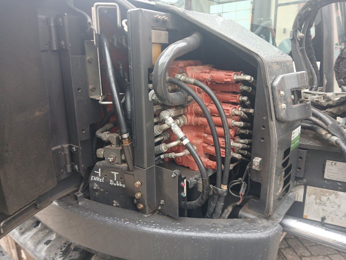 Hitachi ZX85USB-5A 2017