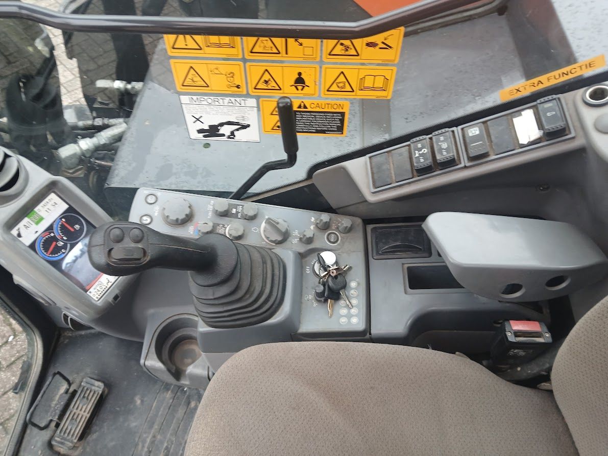 Hitachi ZX85USB-5A 2017