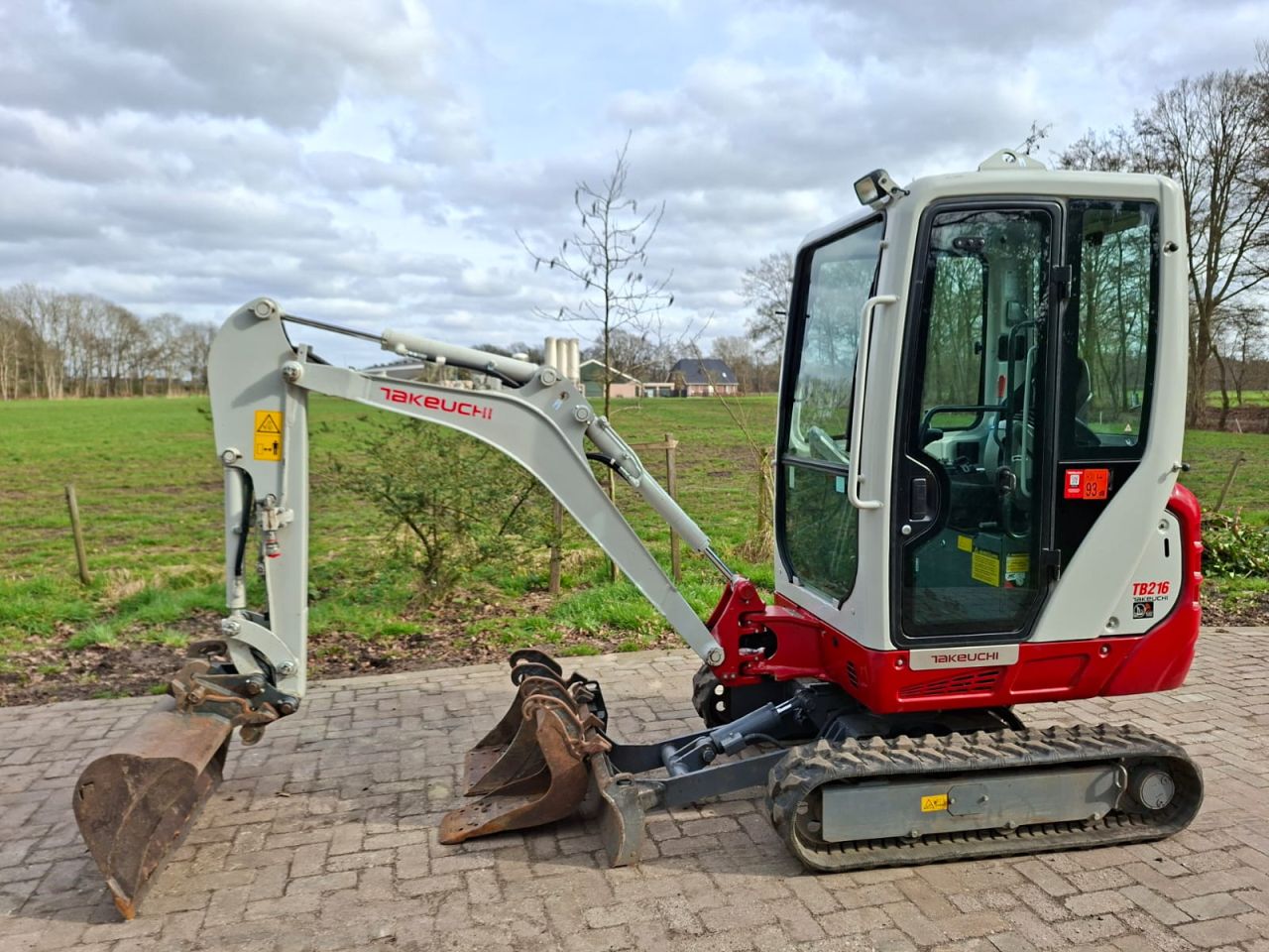 Takeuchi TB216 | bj 2022 | 2215uur | 3 bakken