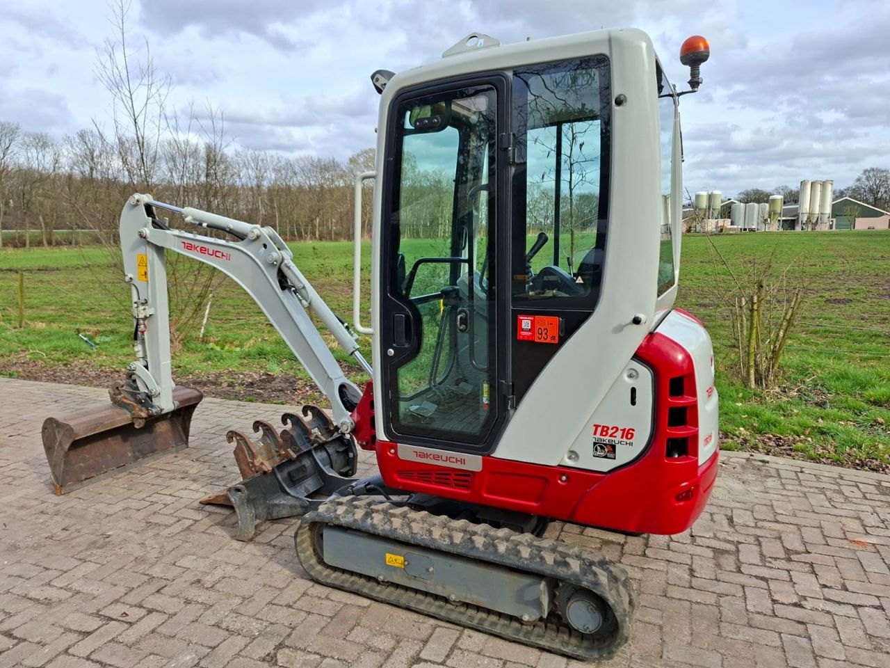 Takeuchi TB216 | bj 2022 | 2215uur | 3 bakken