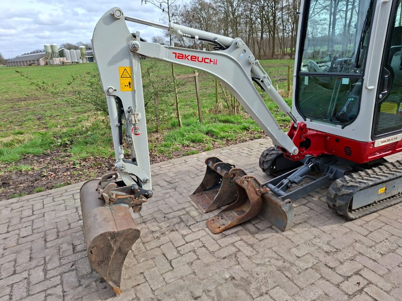 Takeuchi TB216 | bj 2022 | 2215uur | 3 bakken